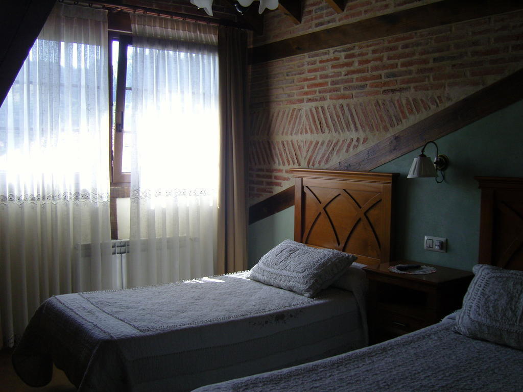 Готель Casa Paulino Corrales De Buelna Екстер'єр фото